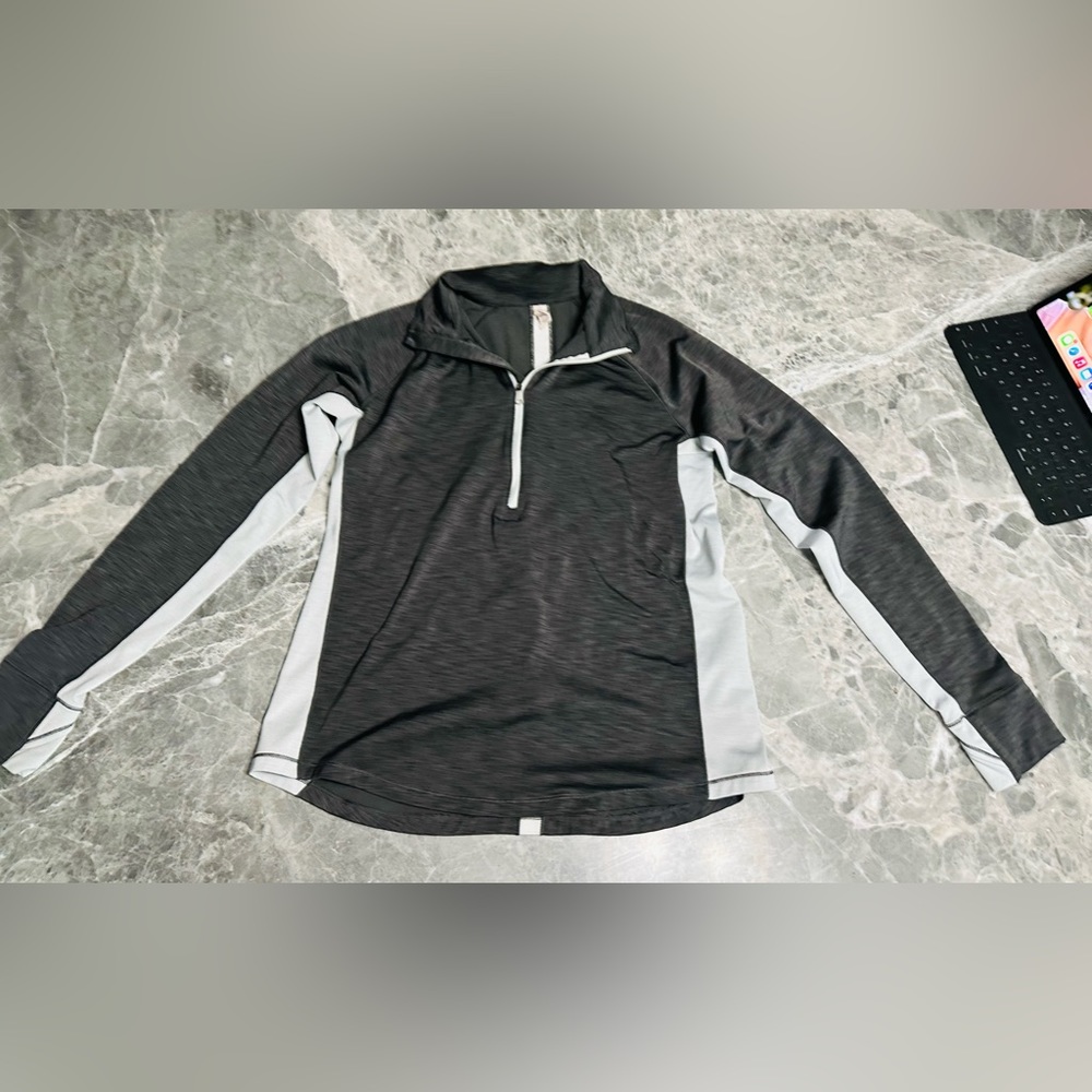 Women’s Large Under Armour Jacket Gray Thumb Hole Running Exercise 1/2 Zip UA